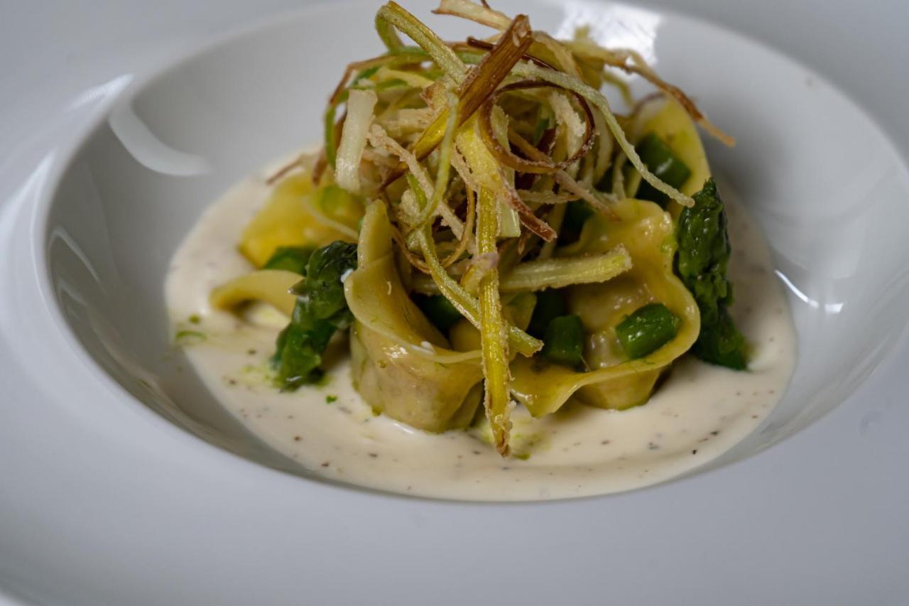 Locanda Moderna Carlambroeus Montevecchia 外观 照片